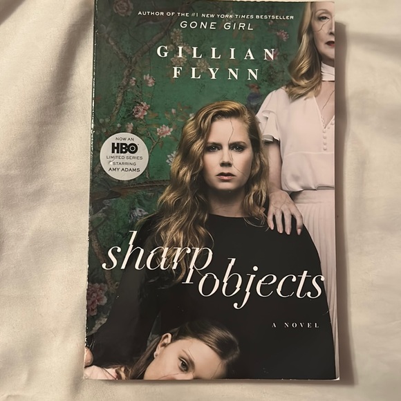 Sharp objects book - Picture 1 of 3